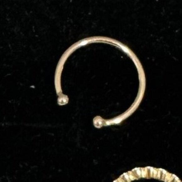 Mejuri Essential Cuff – 14k Yellow Gold - Picture 7 of 10